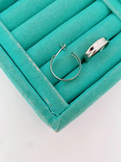 Argolas em aço inox abauladas com friso central - 3 tamanhos - PAR - COD. A432 na internet