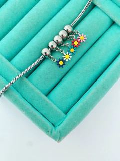 Berloque em aço inox margarida esmaltada - 5 cores - COD. A203(mod. 52) - comprar online