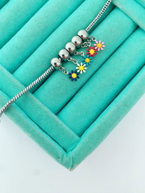 Berloque em aço inox margarida esmaltada - 5 cores - COD. A203(mod. 52) - comprar online