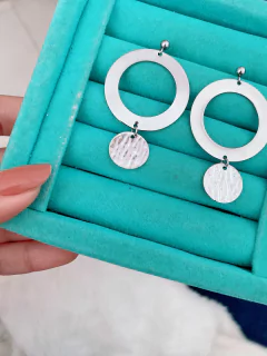 Brincos em aço inox duo círculos vazado grande e amassado 5,2cm - COD. HA43B na internet