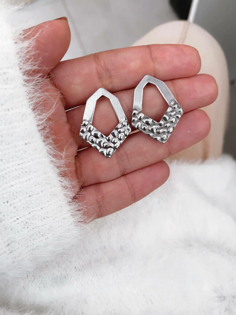 Brincos em aço inox formato pipa textura 2,7cm - COD. A381 - comprar online