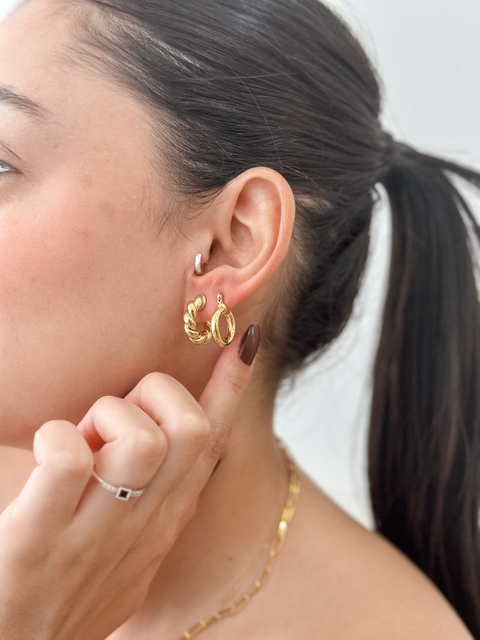 Meia argola torcida - Banhado a ouro 18k - comprar online