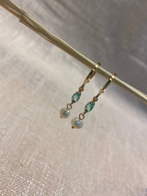 Brinco Argola Com Pedra Verde e Pérola Folheada A Ouro 18k