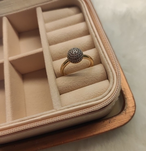 Anel Meia Bola Cravejado Com Zircônias Folheado a Ouro 18 k