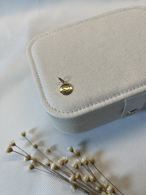 Plaquinha Redonda Pomba Da Paz Folheada a Ouro 18k - comprar online