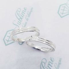 Par de Aliança Reta Polida e centro diamantado 3mm - Sublime Alianças