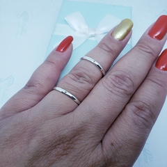 Aliança Compromisso minimalista meia cana polida personalizada com desenho sol e lua prata 2mm