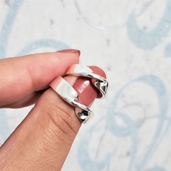 Aliança compromisso reta torcida prata 5mm laço infinito