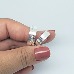 Aliança Compromisso Reta Polida True Love prata 7mm com pedras 