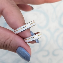 Aliança Compromisso chanfrada diamantada prata 5mm detalhe em ouro