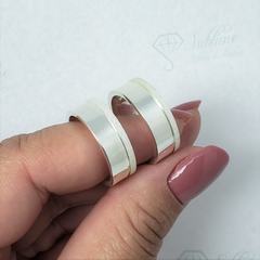 Aliança Compromisso Reta  diamantada e lisa em prata com 7mm