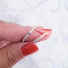 Par de aliança meia cana 2mm com pedra