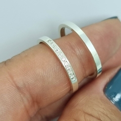 Par de Aliança de compromisso Reta com pedras prata 2mm na internet