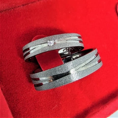 Aliança Compromisso Reta com ródio negro prata 5mm na internet