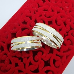 Par de aliança em prata diamantada com canal cruzado banhado a ouro 18k, 7mm e aproximadamente 10gr