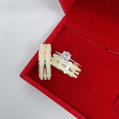 Par de aliança em prata diamantada com canal cruzado banhado a ouro 18k, 7mm e aproximadamente 10gr e um anel solitário