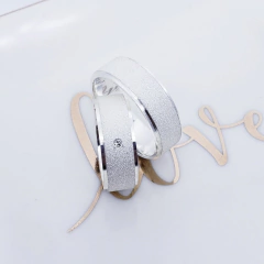 Aliança Compromisso Reta Diamantada com lateral rebaixada prata 6mm - comprar online
