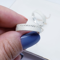 Par de Aliança Compromisso namoro fosco diamantado cravejada prata 6mm - comprar online