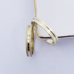 Par de aliança de noivado casamento Reta com canal central diamantada e polida 3mm ouro 18k na internet