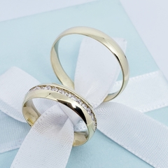 Par de aliança de noivado casamento meia cana polida friso centro 5mm ouro 18k