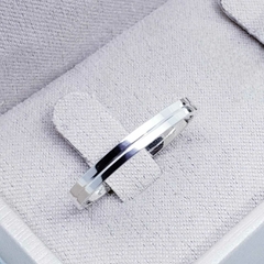 Unidade Aliança reta diamantada com friso 2mm prata - comprar online