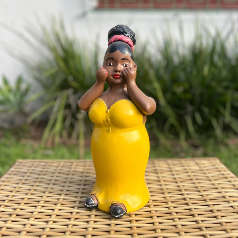 Escultura Moça de Vestido Longo em cerâmica de Leonildo Silva - comprar online