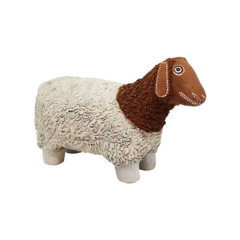 Ovelha em cerâmica terracota de Jane Maria