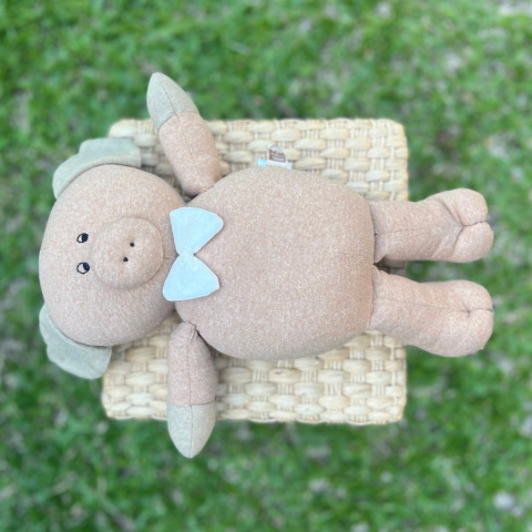 Porquinho Bolota Clássico em algodão orgânico da CoopNatural - comprar online