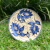 Prato decorativo Grafismos em Azul em cerâmica Talavera de Maurício Flausino - comprar online