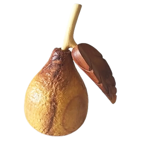 Fruta Goiaba Paluma esculpida em madeira de João Batista Barreto