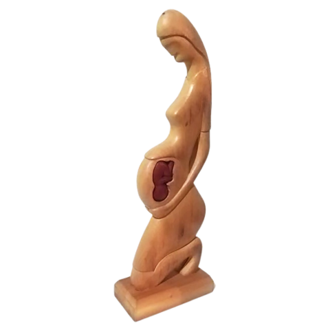 Escultura Amor de Mãe Incondicional em madeira natural do Mestre Elias França