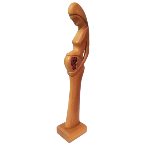 Escultura Atenção Materna Única em madeira natural do Mestre Elias França