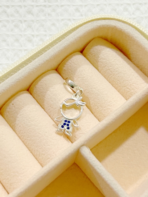 Berloque Menino Cravejado