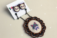 Set de collar y topos bordados Gato gris - comprar online