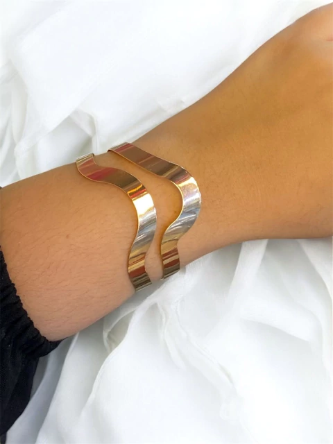 COD;556.Bracelete com design ondulado. - comprar online