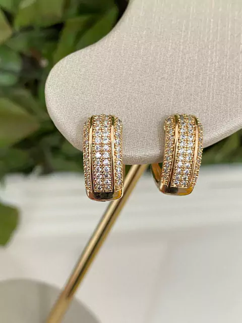 Cod 780. Argolas formato coração toda trabalhada com zircônia cravejadas. - comprar online