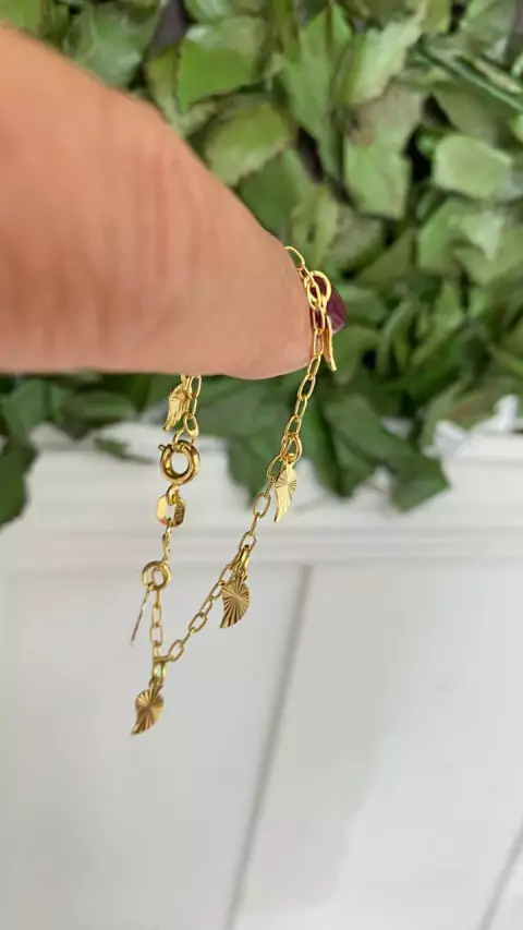 Cod 1246 Pulseira infantil 13cm, com seis pingentes folhinhas.  - comprar online