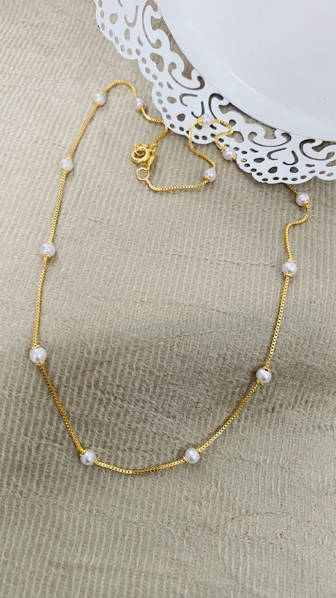 cod;898. Colar choker 43cm. Com trazer bolinhas pérolas .