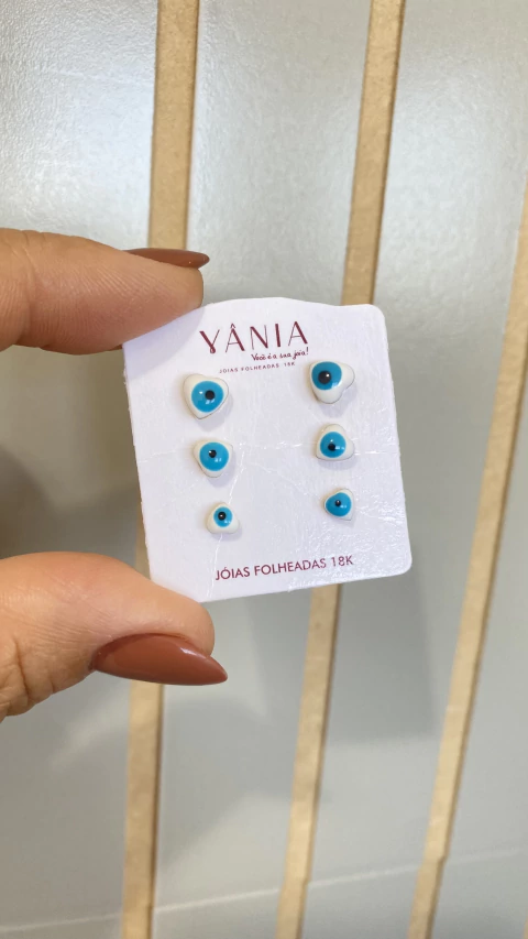 cod;449. Brinco trio ,olho grego em corações, com três tamanhos diferentes.