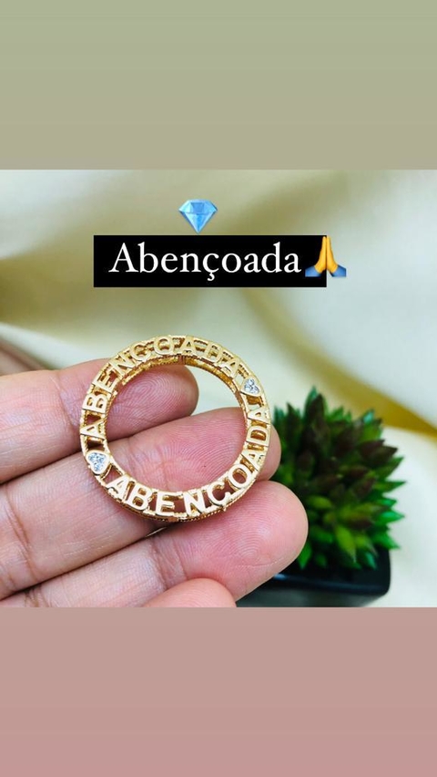 Pingente Abençoada, banhado a ouro 18k. s.c