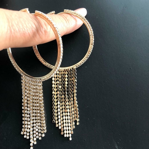 Argola toda em pedraria zircônia, folheado a ouro 18k. - Cod. 73