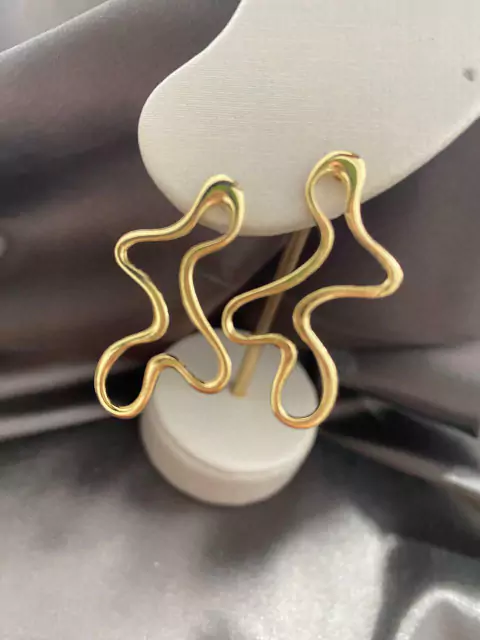 Cod; 357. Brinco minimalista, tamanho médio.