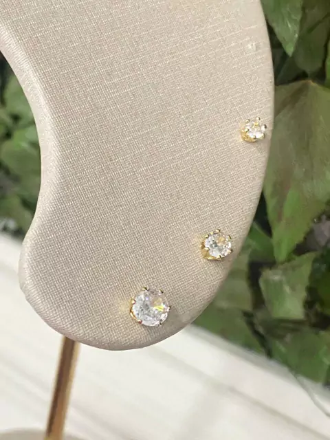 Cod ;432. Brincos Trio ponto de luz, em três tamanhos diferentes.