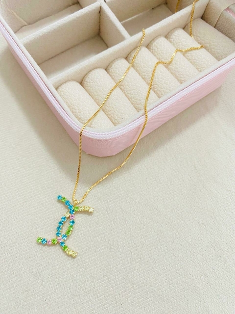 Cod 503 Colar Pingente Chanel colorido 50cm - comprar online
