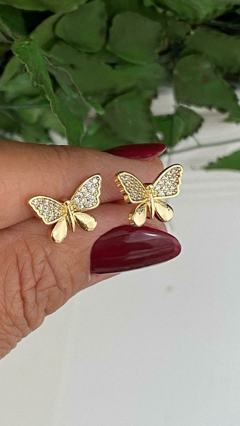 Cod 1257 Brinco pequena borboleta ,com zircônios cravejados .
