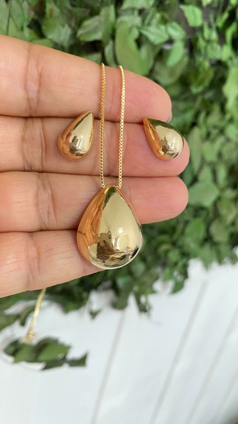 Conjunto quatro peças.