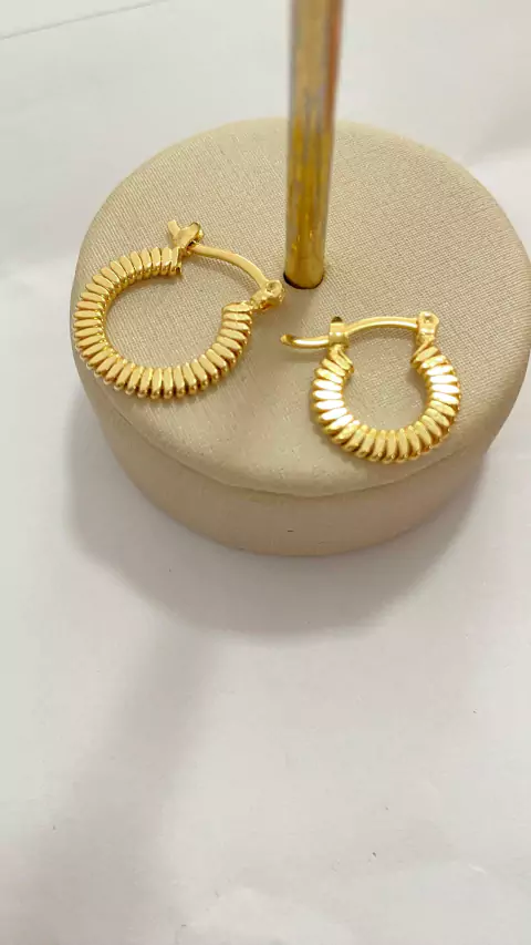 Cod 1097; Argolinhas em dois tamanhos diferentes,( duplas.)