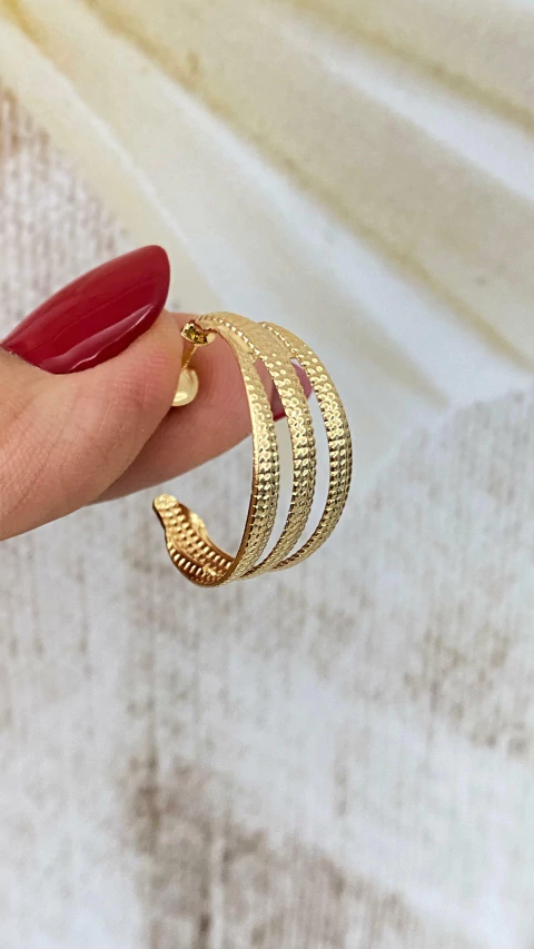 Cod 67; Argola pequena, três arcos trabalhados.