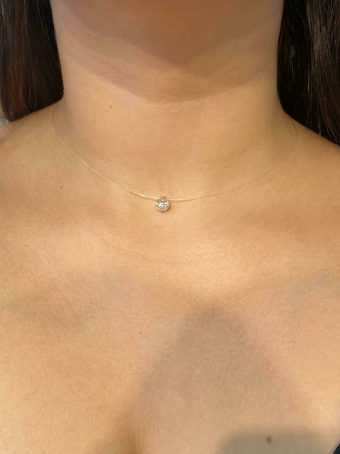 Cod;599. Choker em fio de nylon, 40cm, com pingente ponto de luz, zirconia. - comprar online