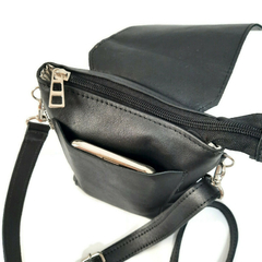 Imagen de Juntas: Bandolera Flavia negro liso + Billetera mini croco negro